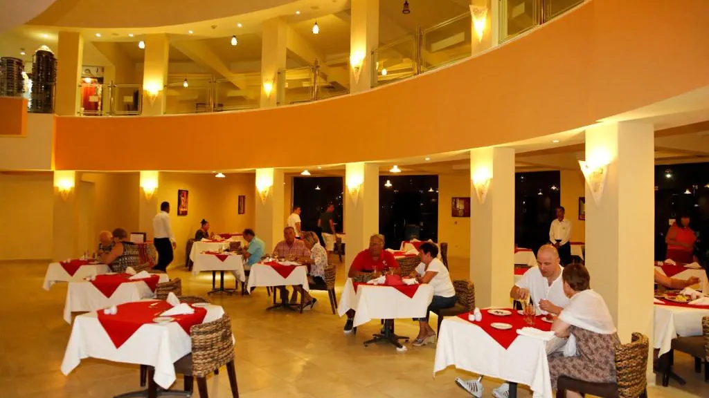 الفندق كورال صن بيتش - سفاجا